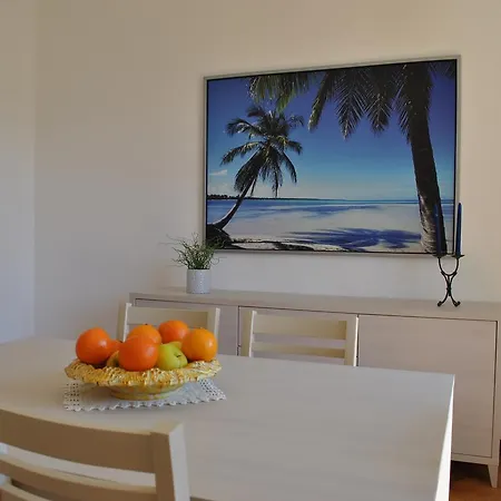 Modern With Big Garden شقة *